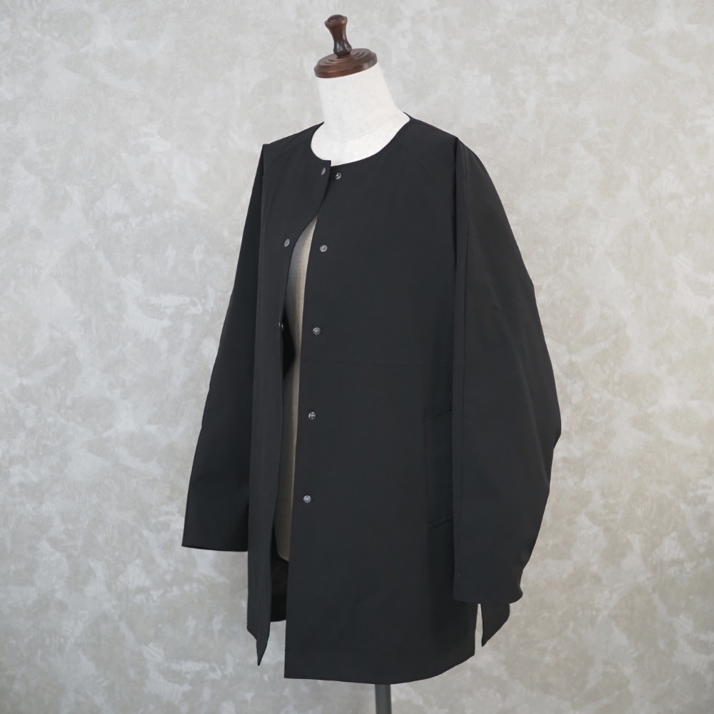 ノーカラーダウンハーフコート