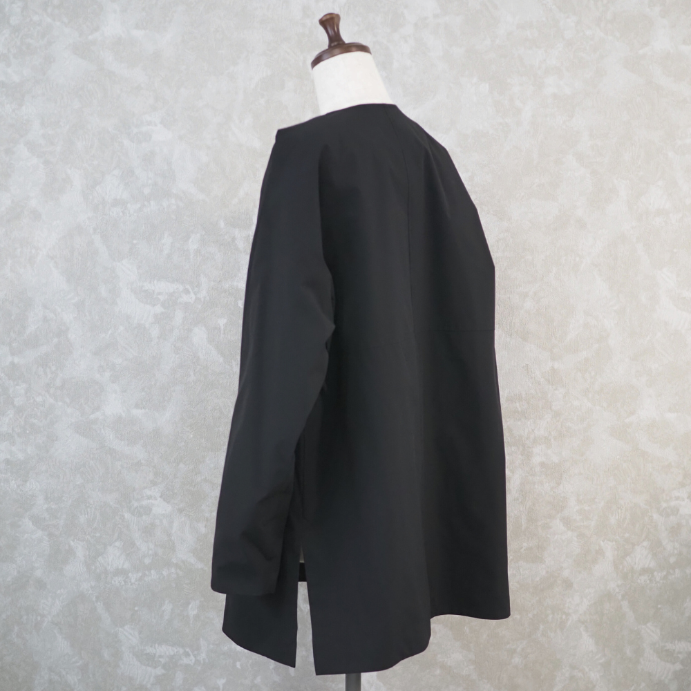 ノーカラーダウンハーフコート