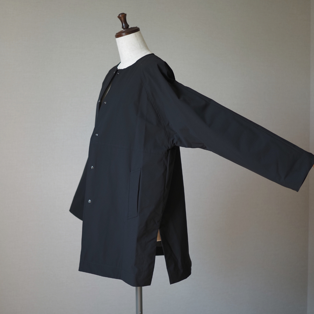 ノーカラーダウンハーフコート