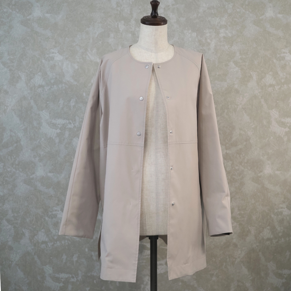 ノーカラーダウンハーフコート