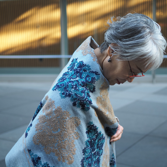 刺繍ストール ライトグレー