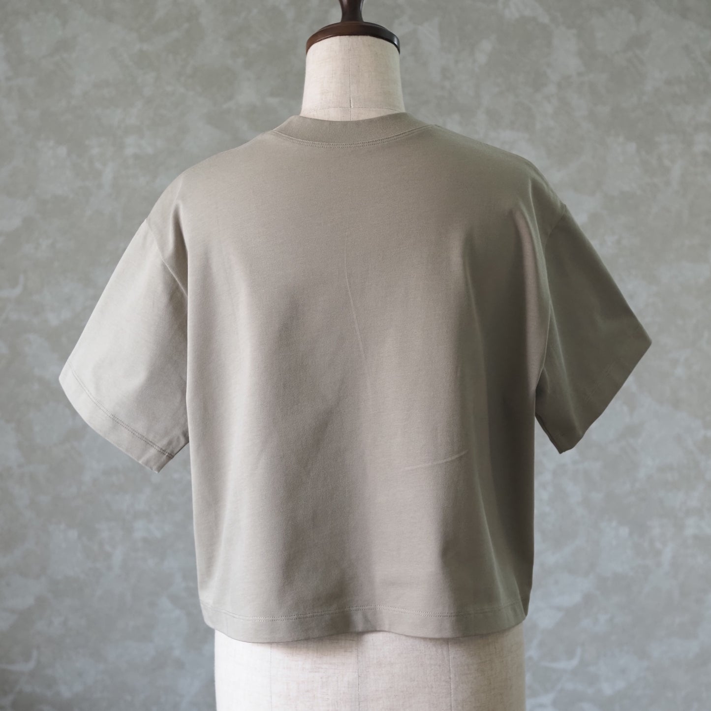ショートボクシーTシャツ